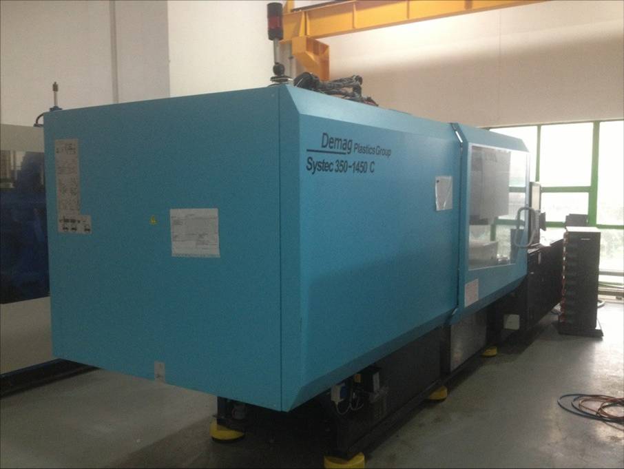 HDPE Injection Molding for Custom Component Solutions 3 Injection machine